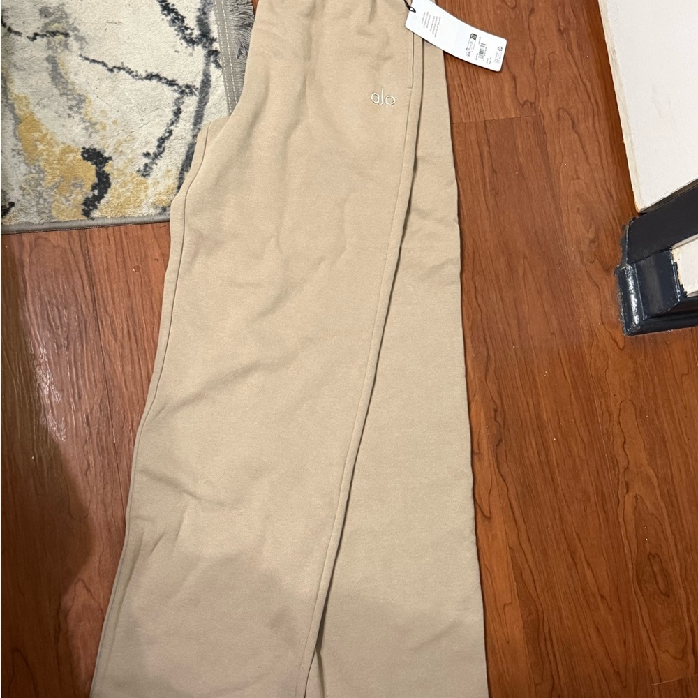 Alo Yoga Beige Sweatpants